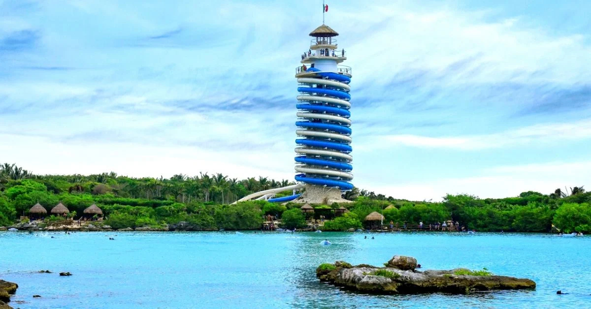 Xel-Há vs. Xcaret: ¿Cuál es el Mejor Parque en la Riviera Maya?
