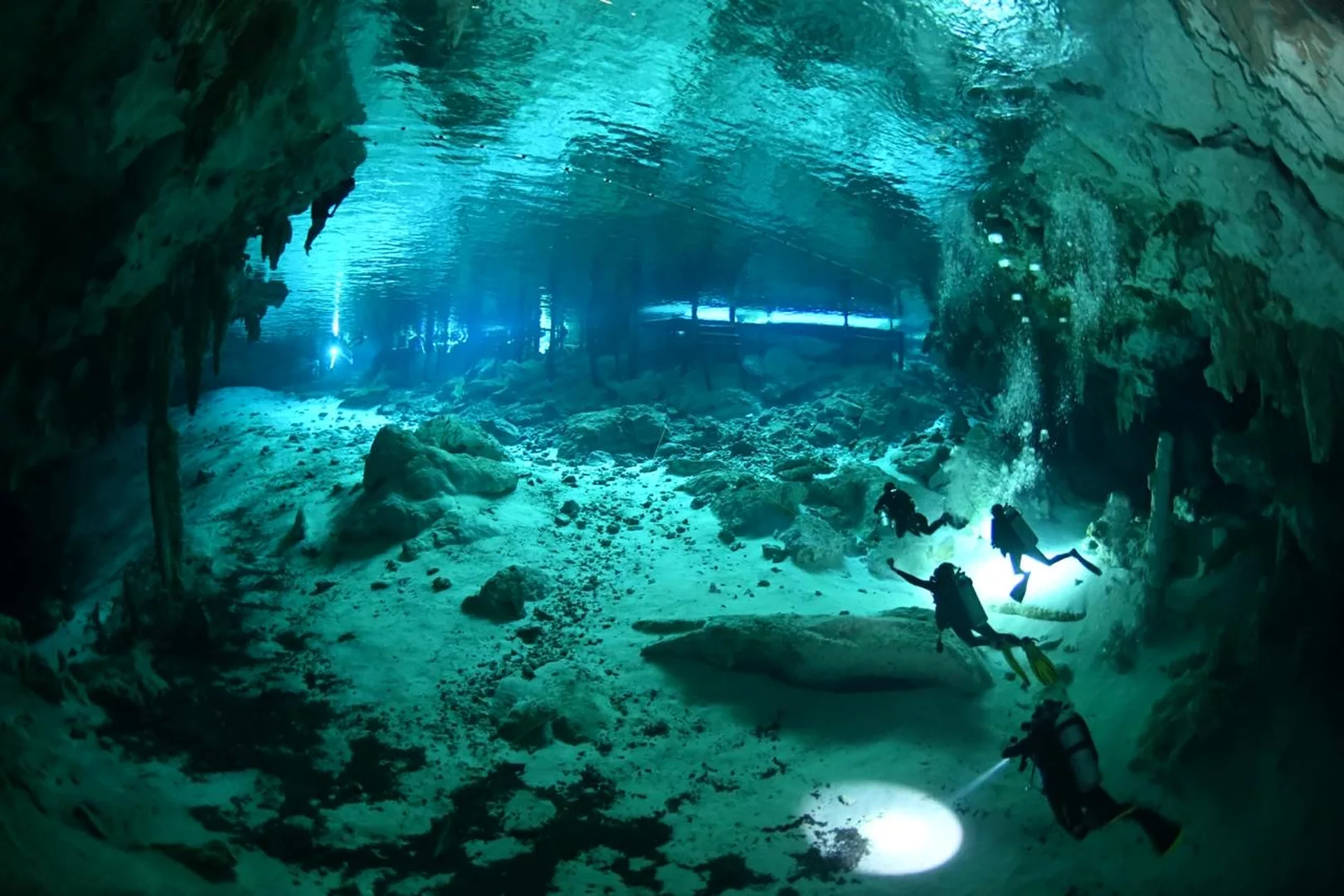 Explorando la Maravilla Subterránea de Quintana Roo: El Cenote Dos Ojos