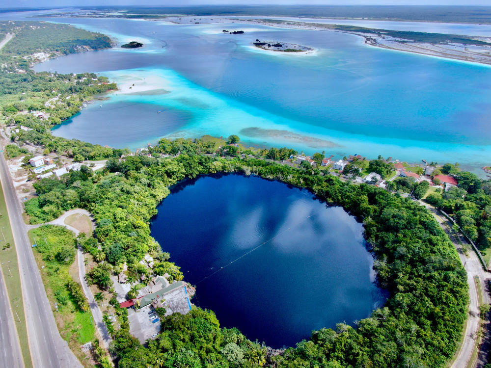 Maravilla natural de México: La Laguna de los 7 Colores en Bacalar
