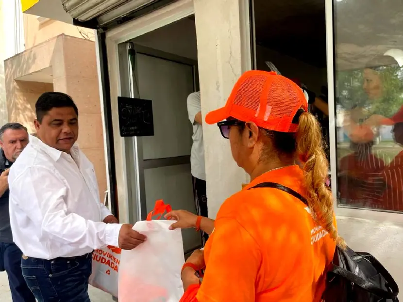 Padre de Debanhi Escobar sigue con campaña para ser diputado federal