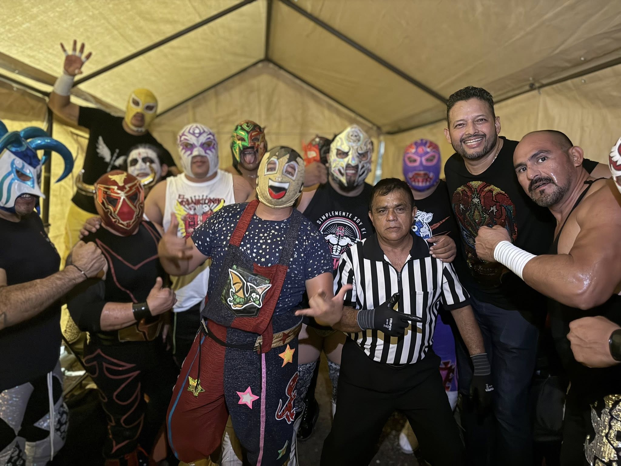 La lucha libre hizo vibrar el Domo Deportivo de la SM 221
