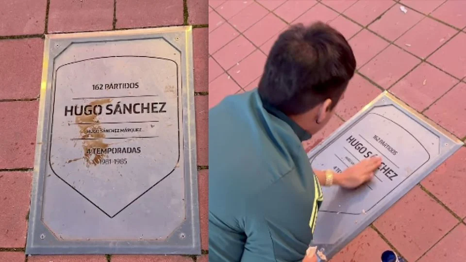 Aficionado mexicano limpia la placa de Hugo Sánchez que fue vandalizada en el estadio del Atlético de Madrid