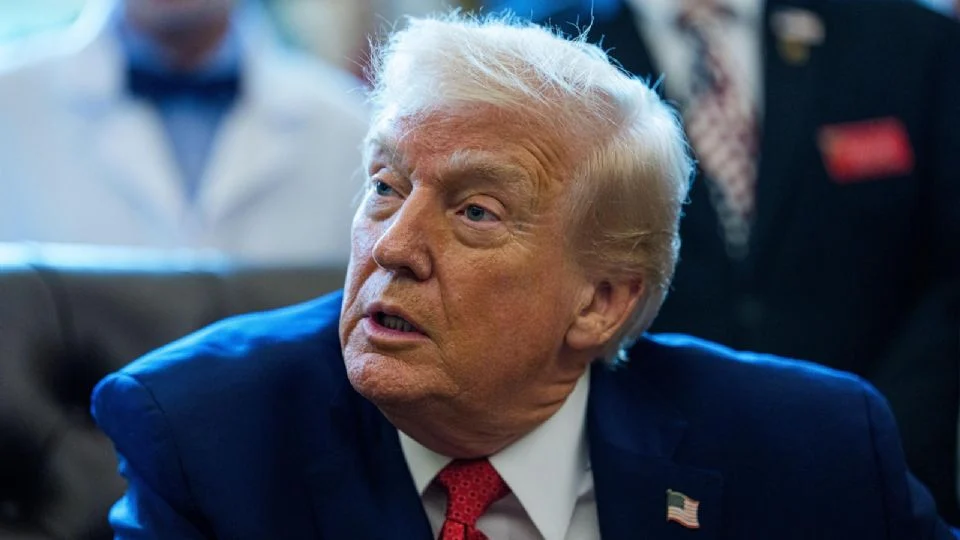 Trump confirma diálogo con María Corina Machado pero respalda liderazgo de Delcy Rodríguez en Venezuela