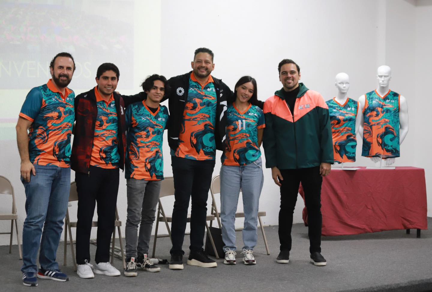 Entregan uniformes deportivos a selectivos universitarios rumbo al torneo regional